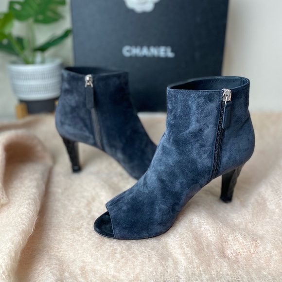 Chanel Interlocking CC Logo Short Bootie - Picture 14 of 15